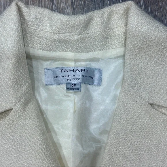 ✨ NWT Tahari Cream Blazer – Classic Tailored Fit, Size 10P - Picture 2 of 13